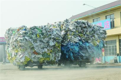 “前世”農(nóng)藥瓶“今生”食品袋 “前世”農(nóng)藥瓶“今生”食品袋
