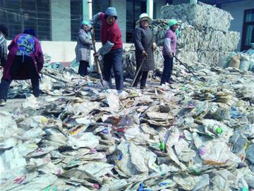 “前世”農(nóng)藥瓶“今生”食品袋 “前世”農(nóng)藥瓶“今生”食品袋