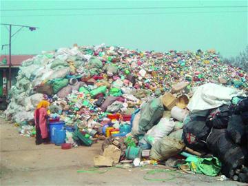 “前世”農(nóng)藥瓶“今生”食品袋 “前世”農(nóng)藥瓶“今生”食品袋