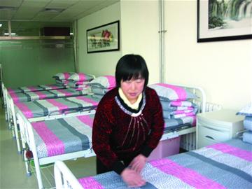 養(yǎng)老院每月三千多招不齊護工 流動性太強 養(yǎng)老院每月三千多招不齊護工 流動性太強