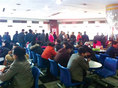 為避稅剛需族急買(mǎi)二手房 連續(xù)5天泡交易中心 為避稅剛需族急買(mǎi)二手房 連續(xù)5天泡交易中心