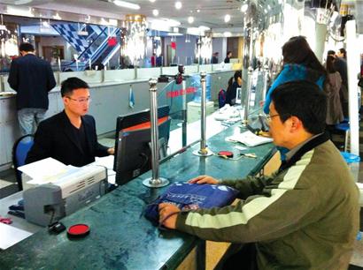 為避稅剛需族急買(mǎi)二手房 連續(xù)5天泡交易中心 為避稅剛需族急買(mǎi)二手房 連續(xù)5天泡交易中心