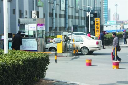 管你停不停車過門就收錢 管你停不停車過門就收錢