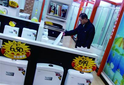 商品沒標(biāo)價 全靠“砍”出來 商品沒標(biāo)價 全靠“砍”出來