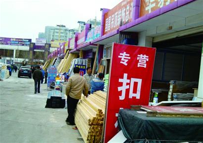 商品沒標(biāo)價 全靠“砍”出來 商品沒標(biāo)價 全靠“砍”出來