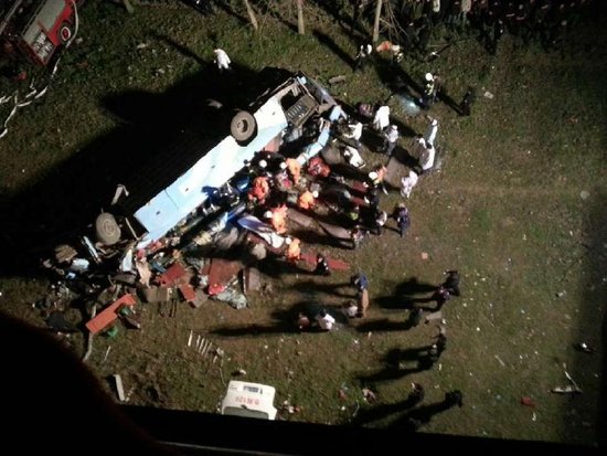 湖北荊州客車墜橋致14死 湖北荊州客車墜橋致14死