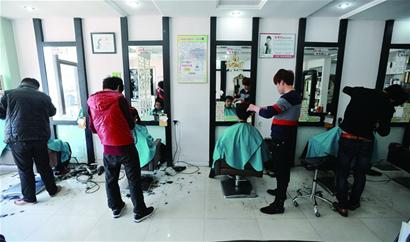 二月二剃龍頭14小時沒停手 二月二剃龍頭14小時沒停手