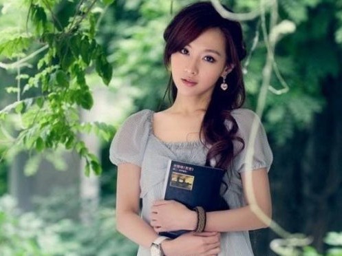 高校宅男女神級(jí)?；ㄐ∏逍滤囆g(shù)照