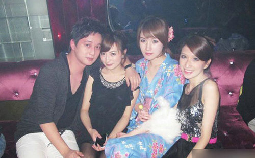 貴族學(xué)校奢侈生活：學(xué)生猖狂法拉利常見