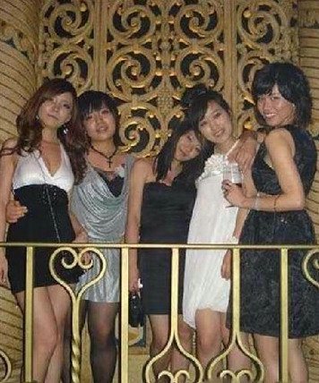 貴族學(xué)校奢侈生活：學(xué)生猖狂法拉利常見(jiàn)