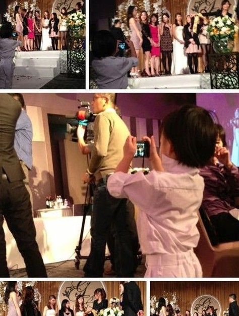 小小志充當(dāng)攝影師。