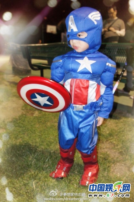 獨家：林志穎愛子Kimi萬圣節(jié)扮美國隊長 網友贊帥爆了