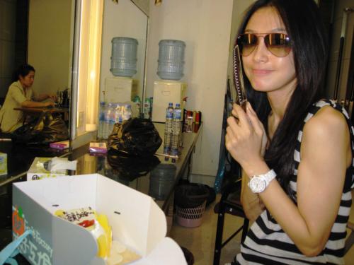 曝光美女明星后臺(tái)化妝絕密照