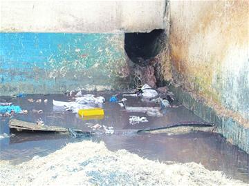 執(zhí)法人員突查揪出33家毒企 執(zhí)法人員突查揪出33家毒企