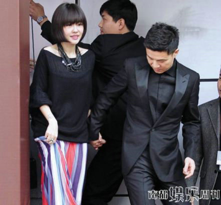 許雅鈞在上海開面包店，小S親自到場站臺吆喝。