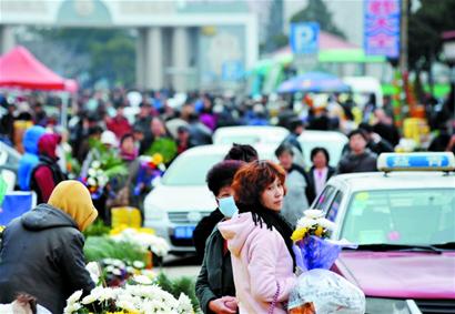 清明節(jié)祭掃迎首個高峰