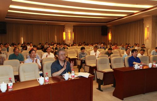 黨史研究室主任曲青山講“三嚴三實”專題黨課 黨史研究室主任曲青山講“三嚴三實”專題黨課