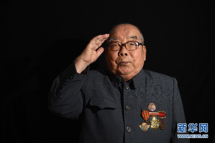 （抗戰(zhàn)勝利70周年）（5）敬禮，老兵！