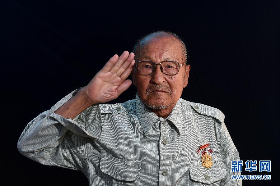 （抗戰(zhàn)勝利70周年）（8）敬禮，老兵！