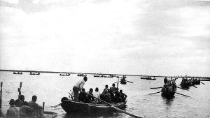 屢建奇功的白洋淀水上游擊隊(duì)——雁翎隊(duì)。