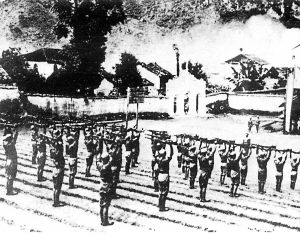 1943年10月，中國遠(yuǎn)征軍第二次入緬作戰(zhàn)。圖為在云南新凱附近加緊訓(xùn)練的遠(yuǎn)征軍。