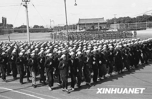 1951年國(guó)慶2周年閱兵(組圖)