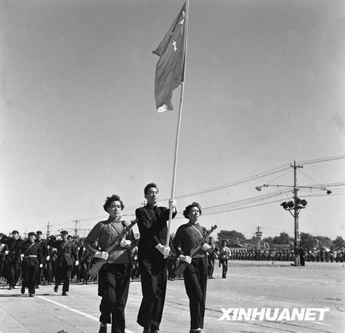 1958年國(guó)慶閱兵 民兵方隊(duì)規(guī)?？涨?組圖)