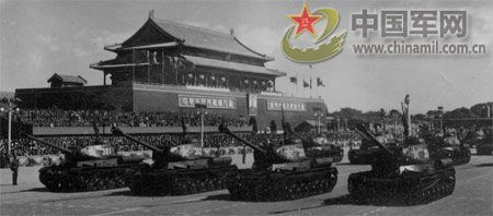 1958年國慶閱兵 民兵方隊(duì)規(guī)?？涨?組圖)