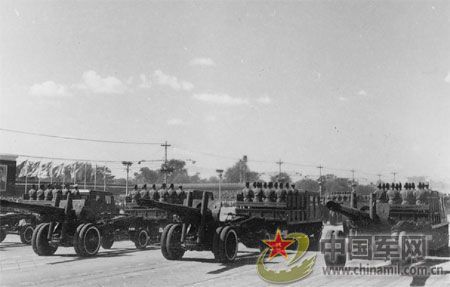 1958年國慶閱兵 民兵方隊(duì)規(guī)?？涨?組圖)