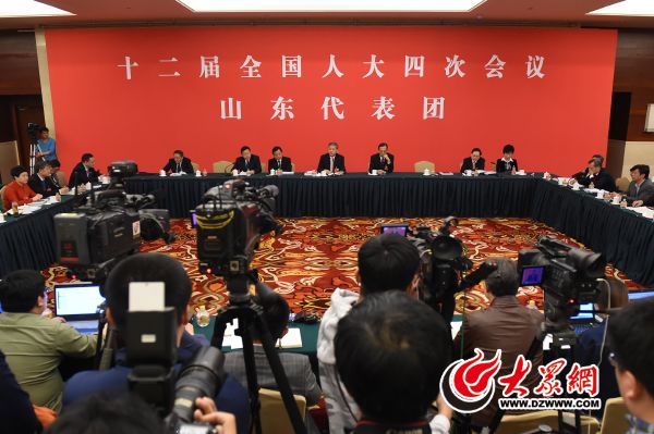 郭樹清7答中外記者問(wèn) 現(xiàn)場(chǎng)宣傳山東制造 郭樹清7答中外記者問(wèn) 現(xiàn)場(chǎng)宣傳山東制造