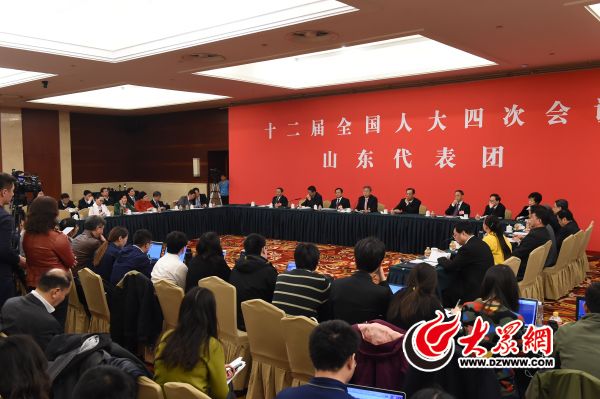 郭樹清7答中外記者問(wèn) 現(xiàn)場(chǎng)宣傳山東制造 郭樹清7答中外記者問(wèn) 現(xiàn)場(chǎng)宣傳山東制造