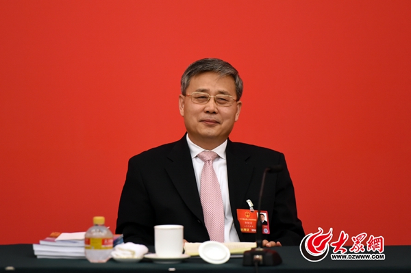 郭樹清7答中外記者問(wèn) 現(xiàn)場(chǎng)宣傳山東制造 郭樹清7答中外記者問(wèn) 現(xiàn)場(chǎng)宣傳山東制造