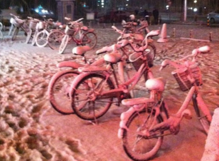 北京發(fā)罕見暴雪藍色預警 40小時雨雪降水超歷史