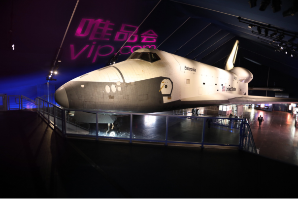 唯品會攜95后流行色登上紐約時裝周 引領消費C2F時代